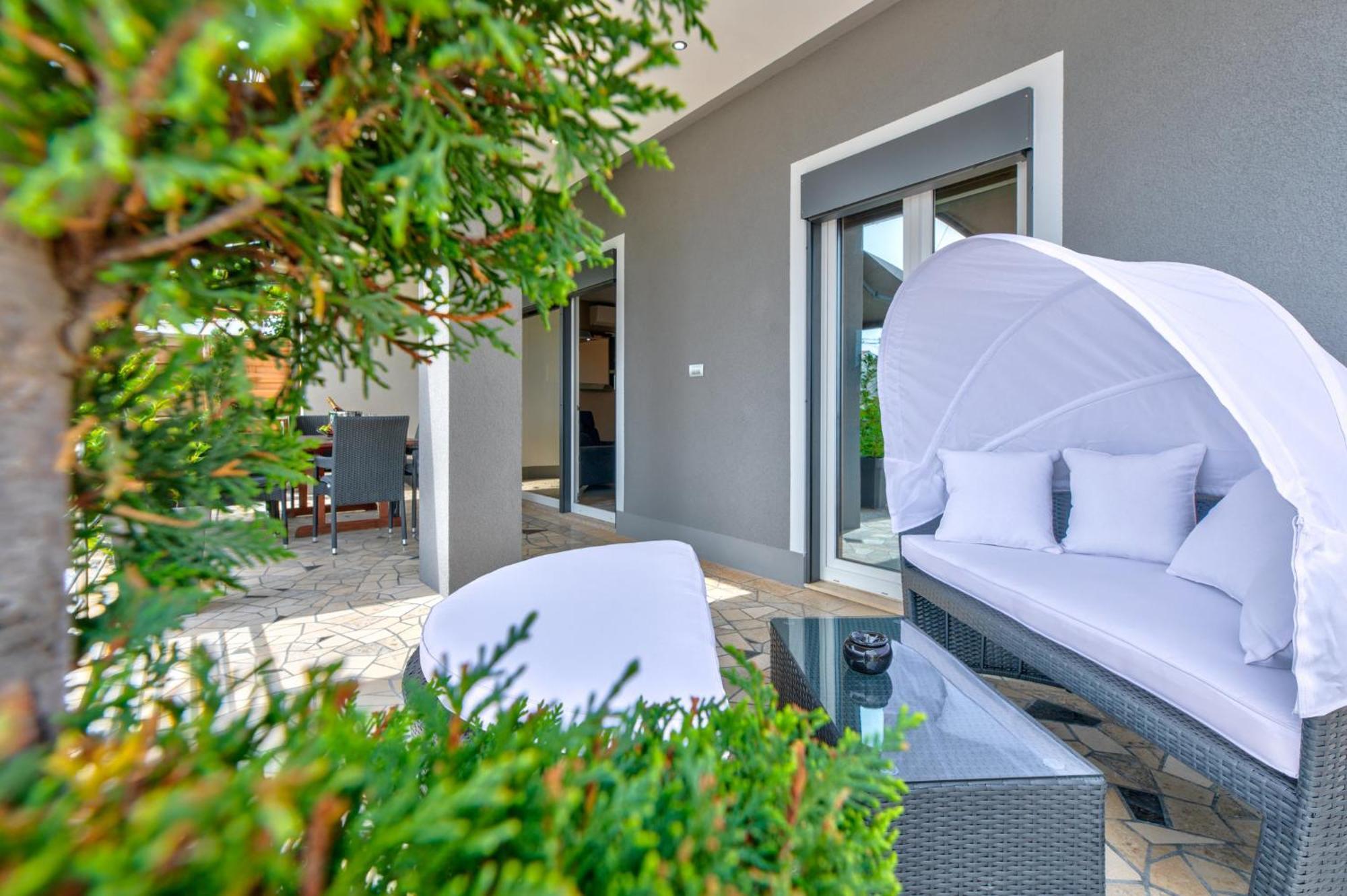 Villa Vivien Crikvenica Exterior photo